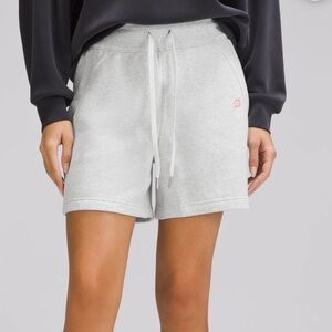 Lululemon x Peloton Scuba 5” Shorts Light Grey - Size 10